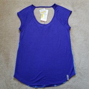 New Under Armour melon color top, great color!Heat